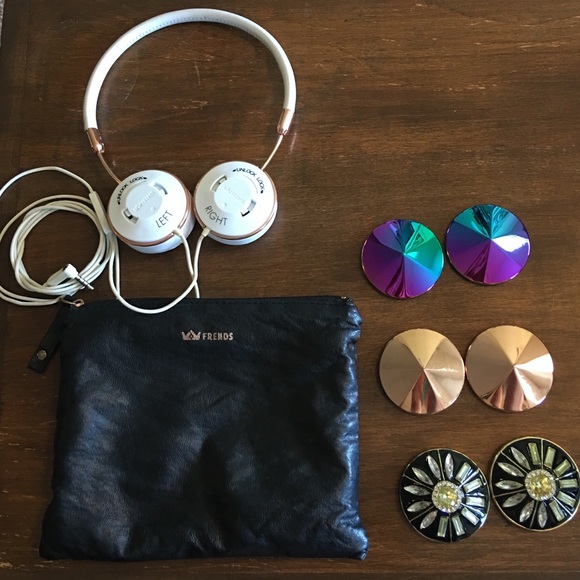 Sold - Rose Gold Frends Layla Headphones - Picture 5 of 6